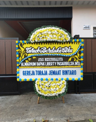 Papan Bunga Duka di Ulak Karang Utara